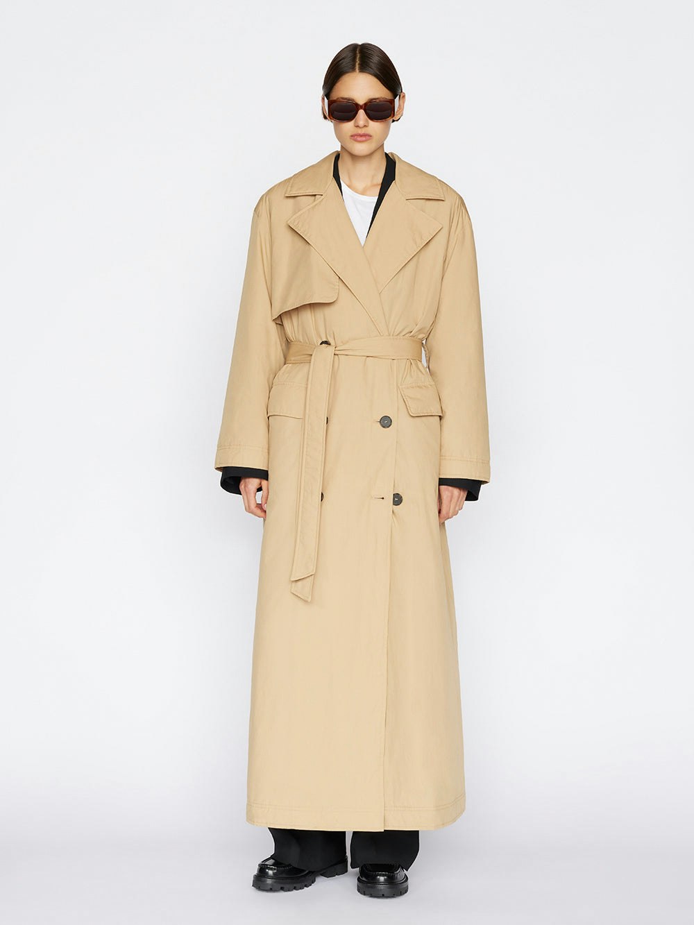 trench closed full body view alt:hover
